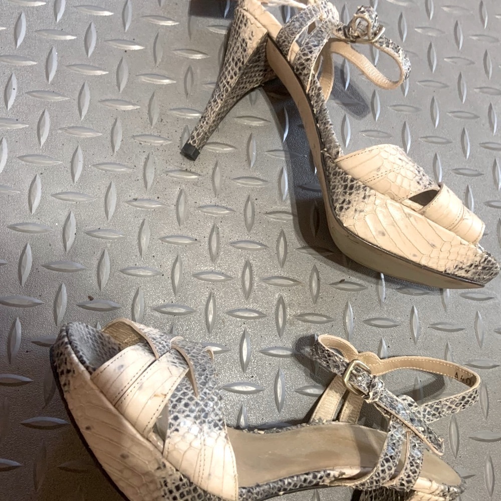 Stuart Weitzman snakeskin reptile heels y2k spring open toe boho designer party - Picture 2 of 4
